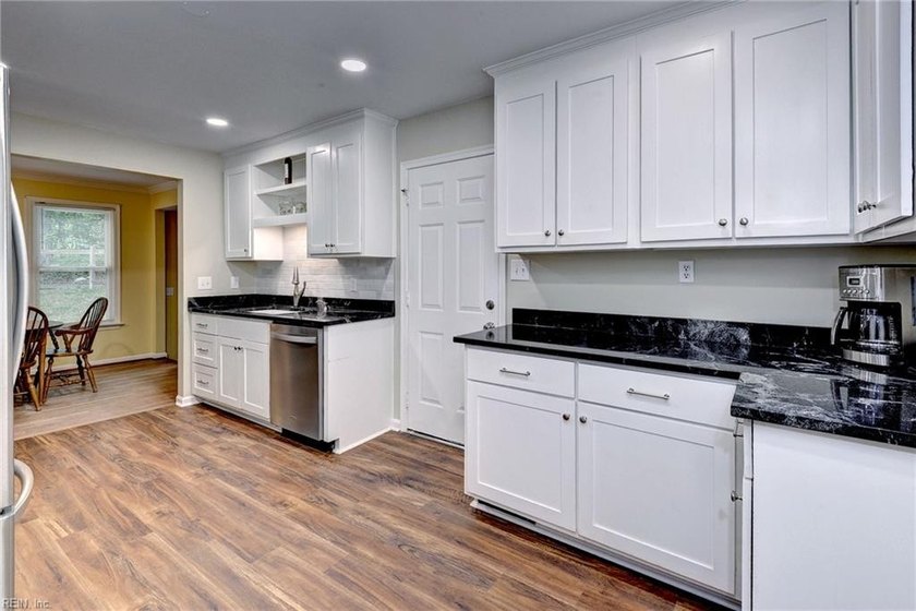 Beautiful 3 or 4 BR (bedroom 4 could be bonus room), nestled on - photo 8