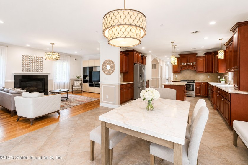Welcome to 19 Ocean Road, located in the prestigious Dent Road - photo 14