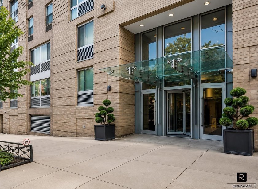 Renovated High-Floor One-Bedroom at The Langston. Welcome to - photo 17