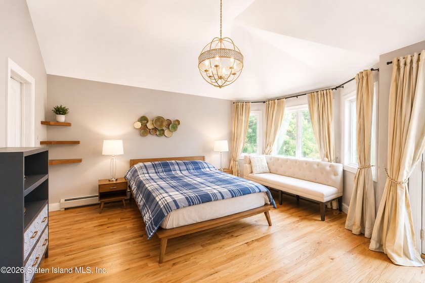 Welcome to 19 Ocean Road, located in the prestigious Dent Road - photo 17