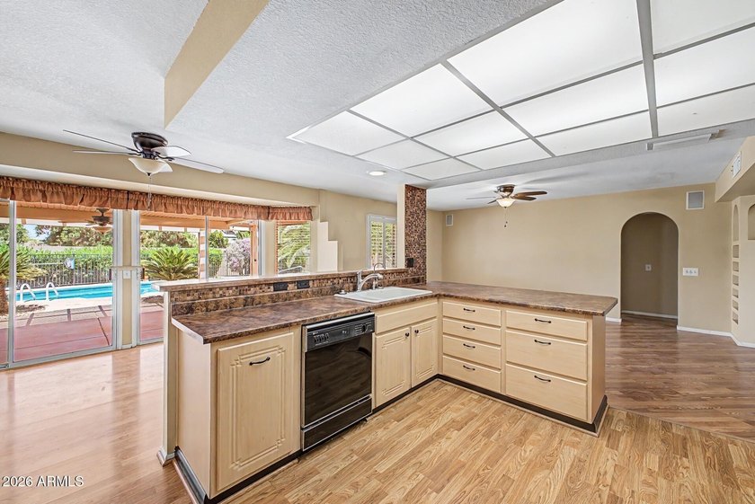 Single-level Del Webb home in Sun City, a 55+ active adult - photo 21