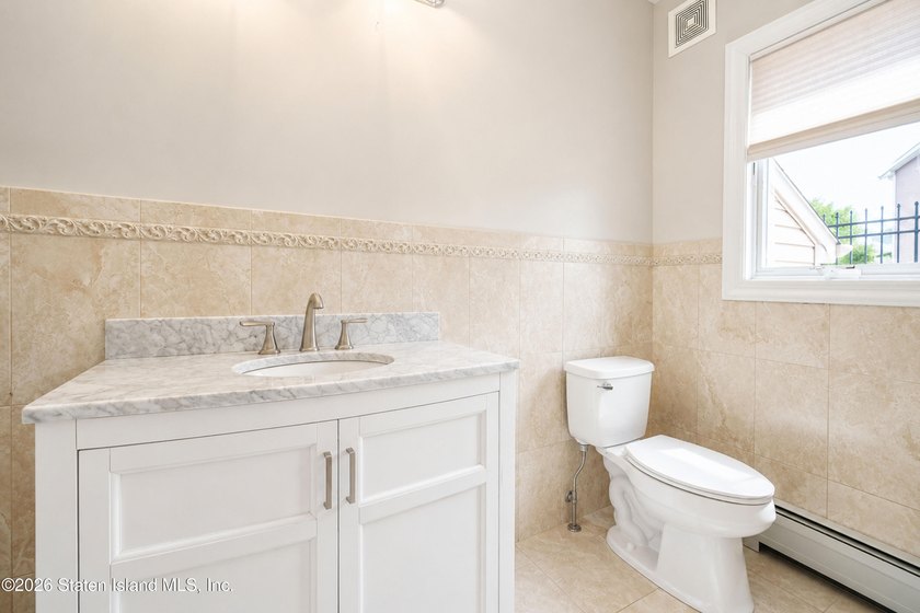 Welcome to 19 Ocean Road, located in the prestigious Dent Road - photo 28
