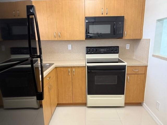 BEAUTIFUL REMODELED UNIT LOCATED IN SUNRISE LAKES PHASE 3, WITH - photo 5