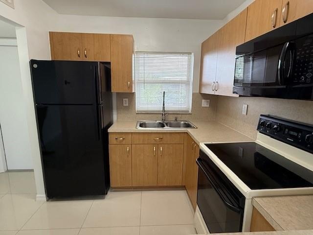 BEAUTIFUL REMODELED UNIT LOCATED IN SUNRISE LAKES PHASE 3, WITH - photo 6