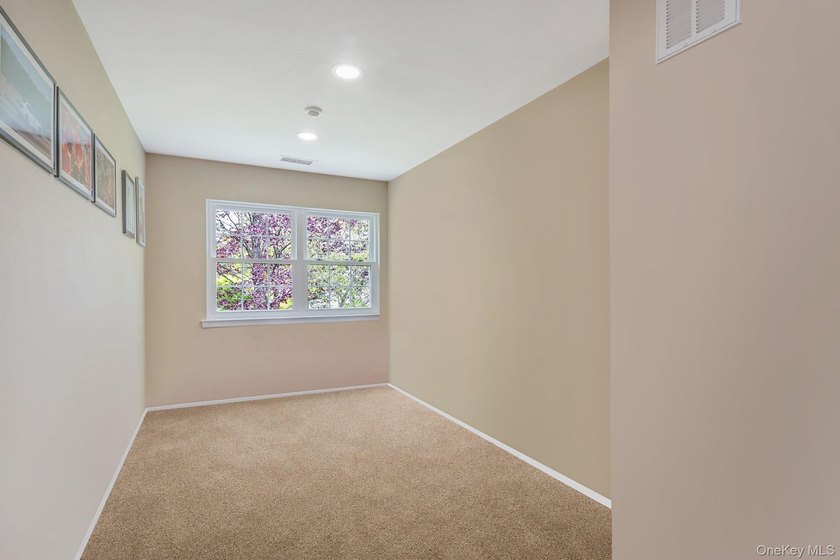 Welcome to easy living in the highly sought after Fox Meadow - photo 13