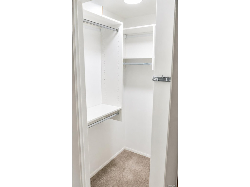 Welcome to easy living in the highly sought after Fox Meadow - photo 22