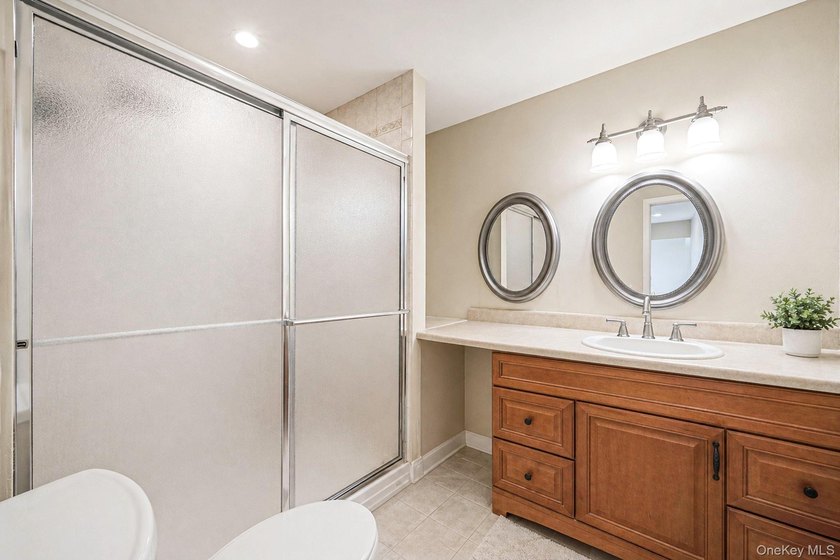 Welcome to easy living in the highly sought after Fox Meadow - photo 24