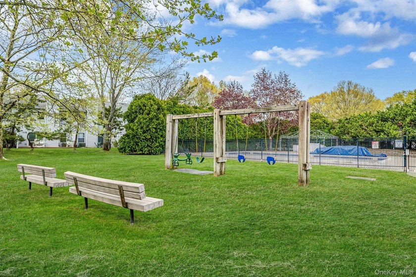 Welcome to easy living in the highly sought after Fox Meadow - photo 29