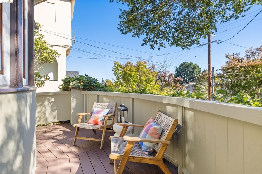 Welcome to 538 Weldon Avenue. This captivating 3-bedroom, 1-bath - photo 3
