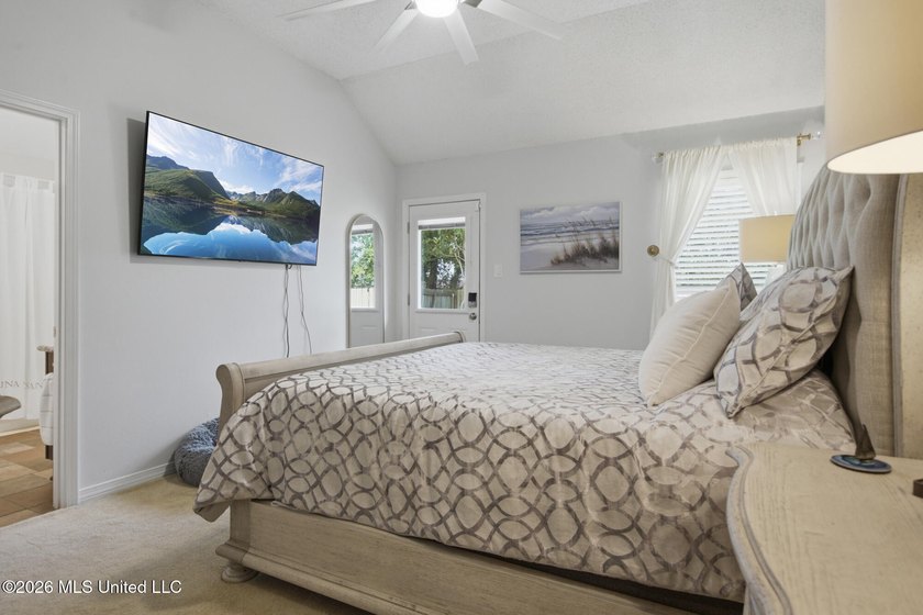 Welcome to 309 Woodcrest... a home in Long Beach so perfect that - photo 13