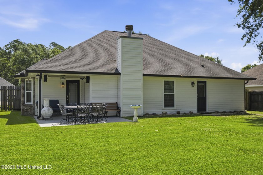 Welcome to 309 Woodcrest... a home in Long Beach so perfect that - photo 24