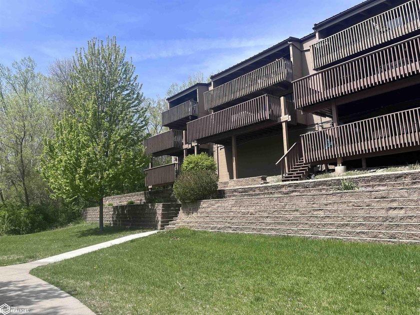 Welcome to your private escape in Clear Lake! This desirable - photo 29