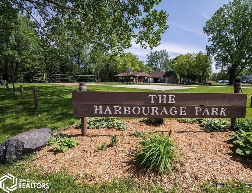 Welcome to your private escape in Clear Lake! This desirable - photo 30