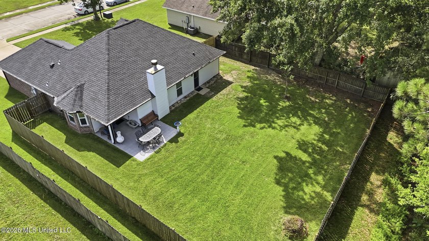 Welcome to 309 Woodcrest... a home in Long Beach so perfect that - photo 31