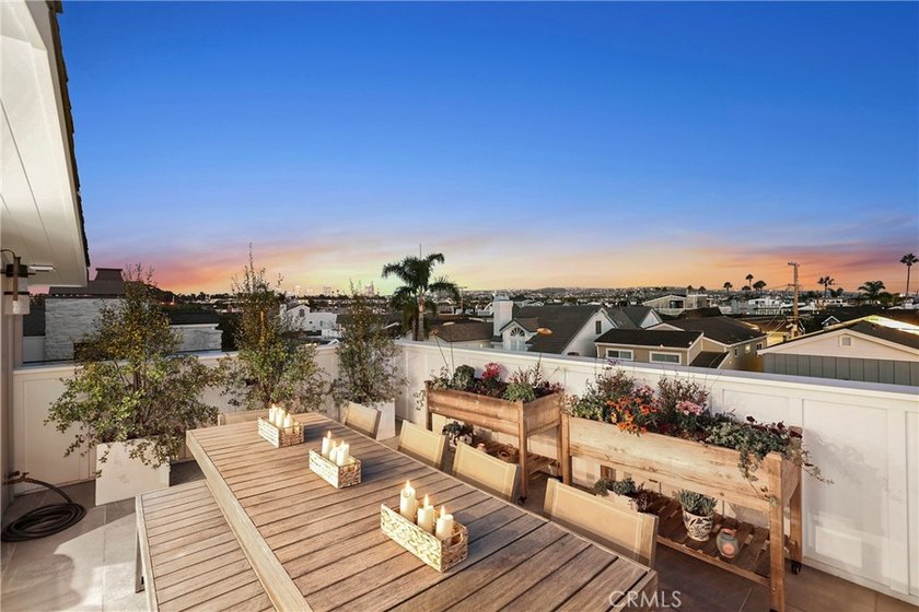 Indulge in luxurious coastal living with this fully furnished - photo 31