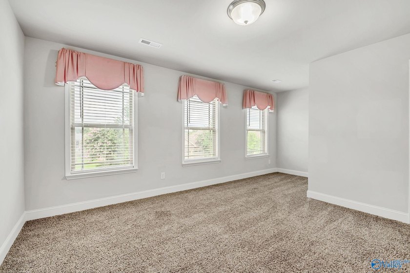 WELCOME HOME! This townhome is in the BEAUTIFUL Lake Forest - photo 32