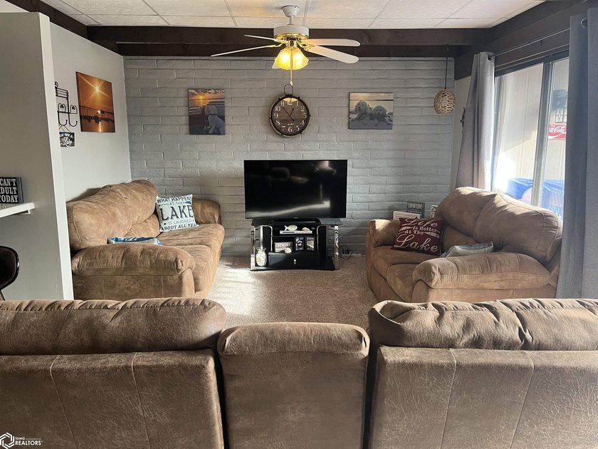 Welcome to your private escape in Clear Lake! This desirable - photo 32