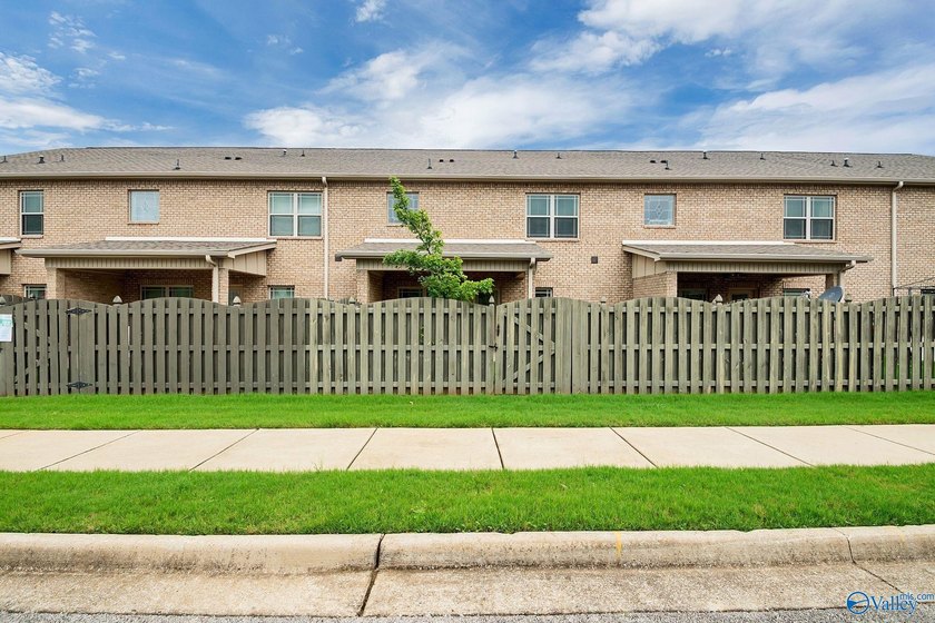 WELCOME HOME! This townhome is in the BEAUTIFUL Lake Forest - photo 38