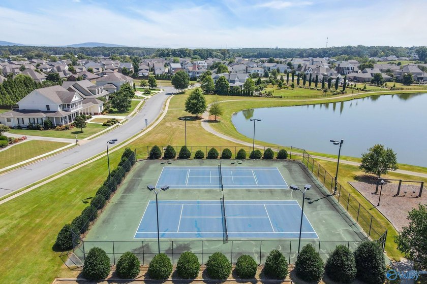 WELCOME HOME! This townhome is in the BEAUTIFUL Lake Forest - photo 47