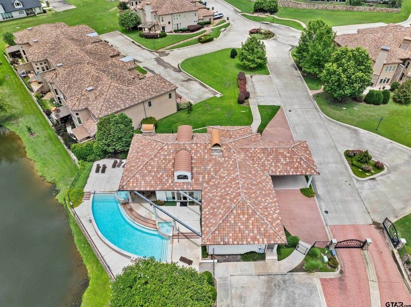 Nestled behind the gates of the Villas of Hollytree, 822 - photo 47