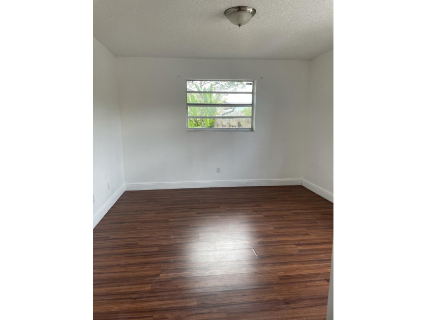 Exceptional investment opportunity in the highly desirable - photo 4