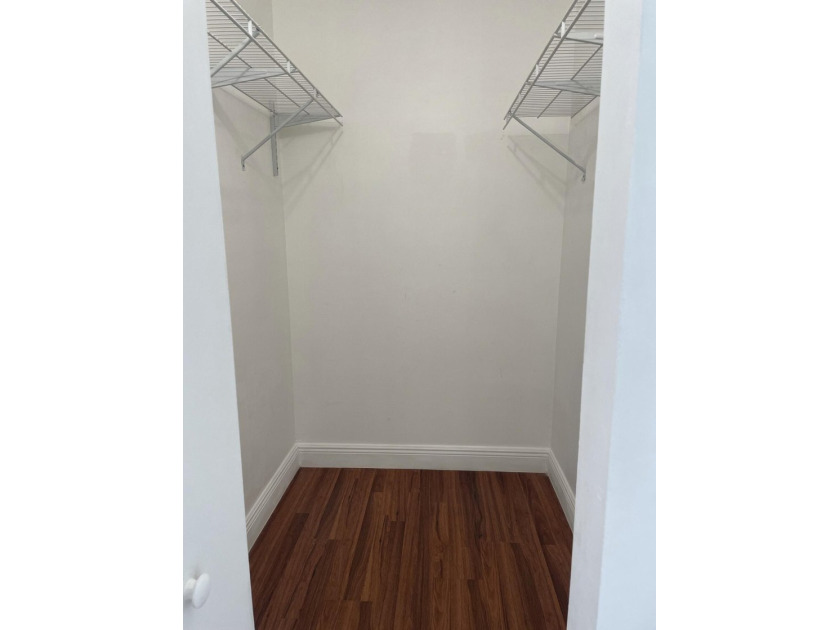 Exceptional investment opportunity in the highly desirable - photo 5