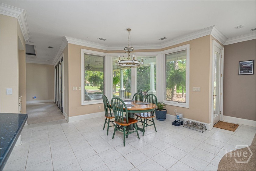 Nestled in a quiet cul-de-sac in desirable Oakridge, this - photo 8