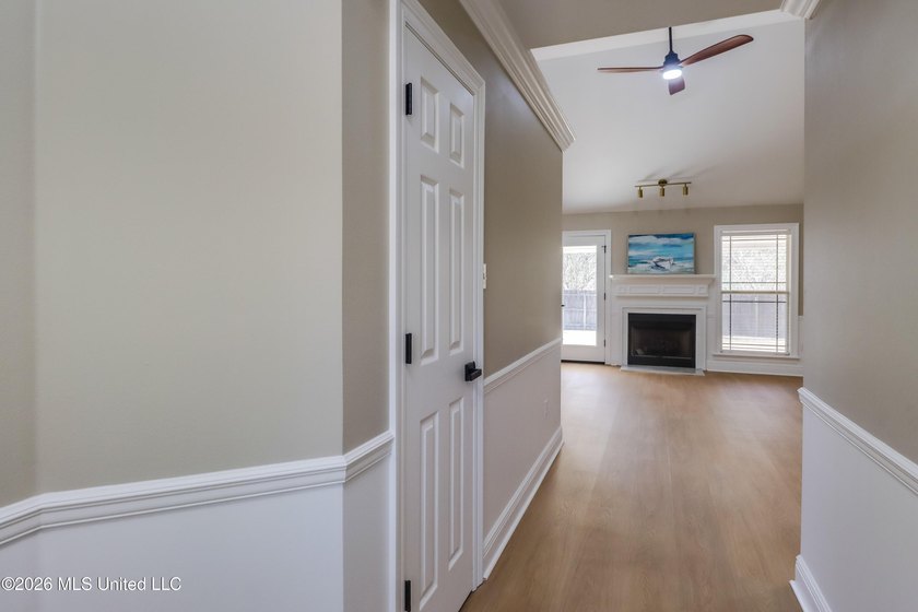 Newly updated, move in ready 4-bedroom home on a cul-de-sac - photo 4