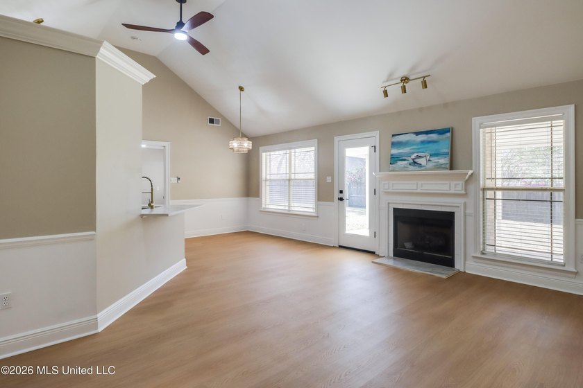 Newly updated, move in ready 4-bedroom home on a cul-de-sac - photo 5