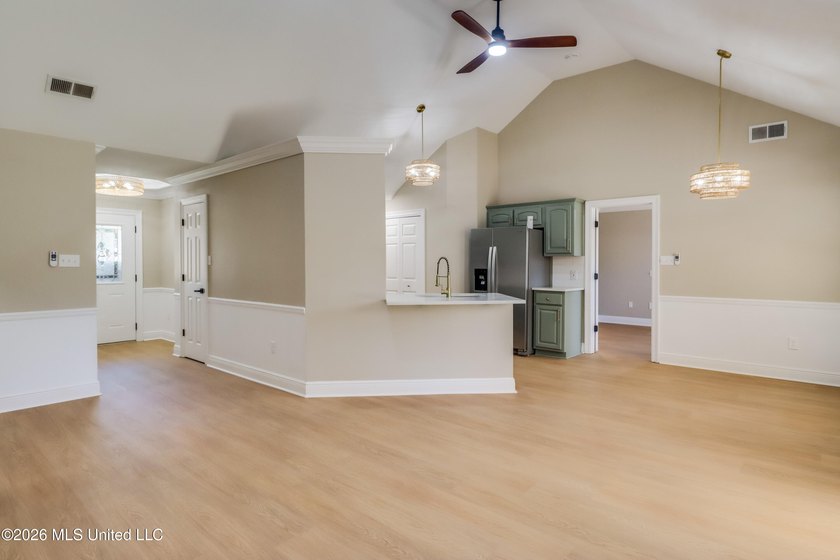 Newly updated, move in ready 4-bedroom home on a cul-de-sac - photo 7