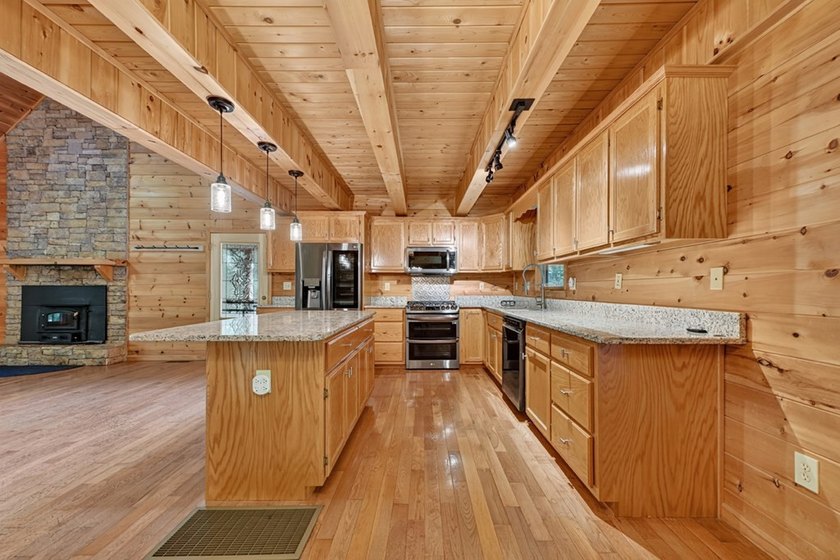 Welcome to your North Georgia mountain retreat! Tucked away on a - photo 15
