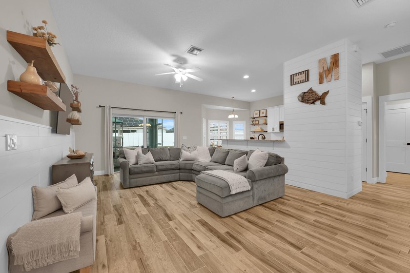 Welcome home to this beautifully maintained 3-bedroom - photo 5