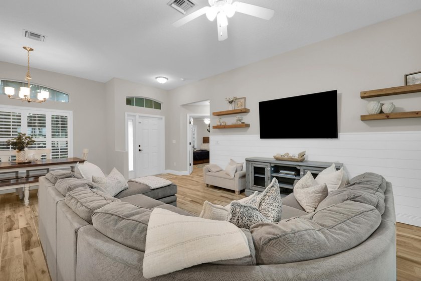 Welcome home to this beautifully maintained 3-bedroom - photo 8