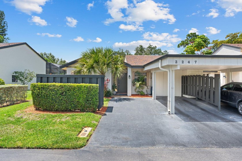 Welcome home to this spacious 3-bed, 2-bath corner Villa in a - photo 3
