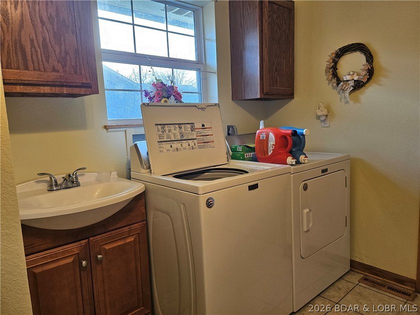 This lakefront homes has many pluses: one level living, attached - photo 47