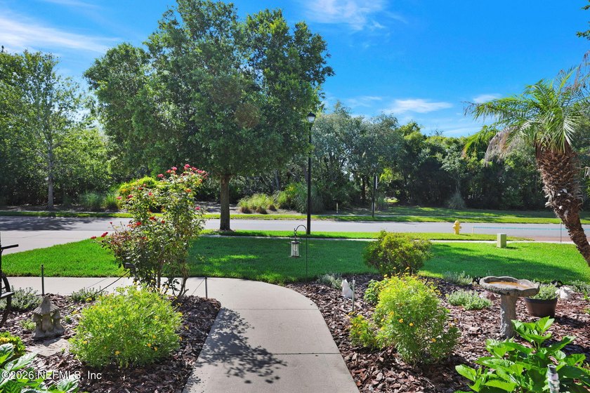 LARGE Stunning 6 bedroom, 4.5 bath, 3 car garage POOL home on a - photo 12