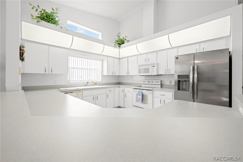 Priced to Sell! Move-in ready 3BR/2BA/2-car garage home in a - photo 19