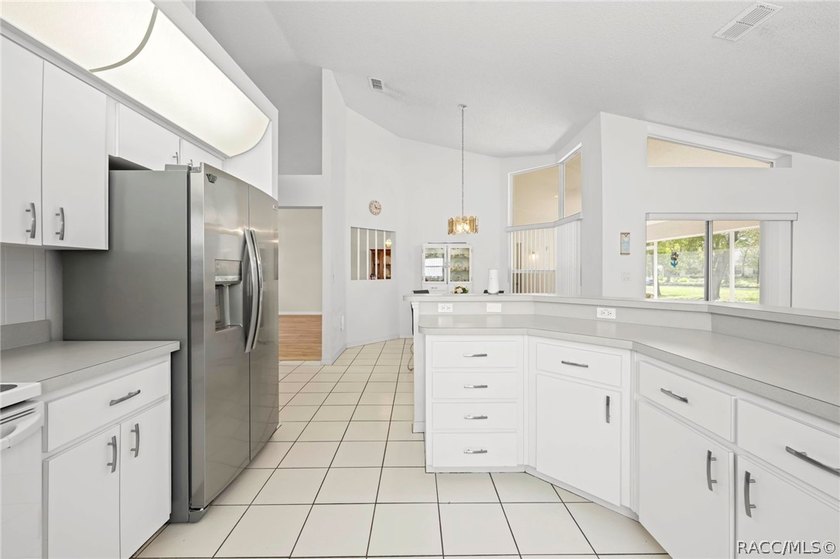 Priced to Sell! Move-in ready 3BR/2BA/2-car garage home in a - photo 20