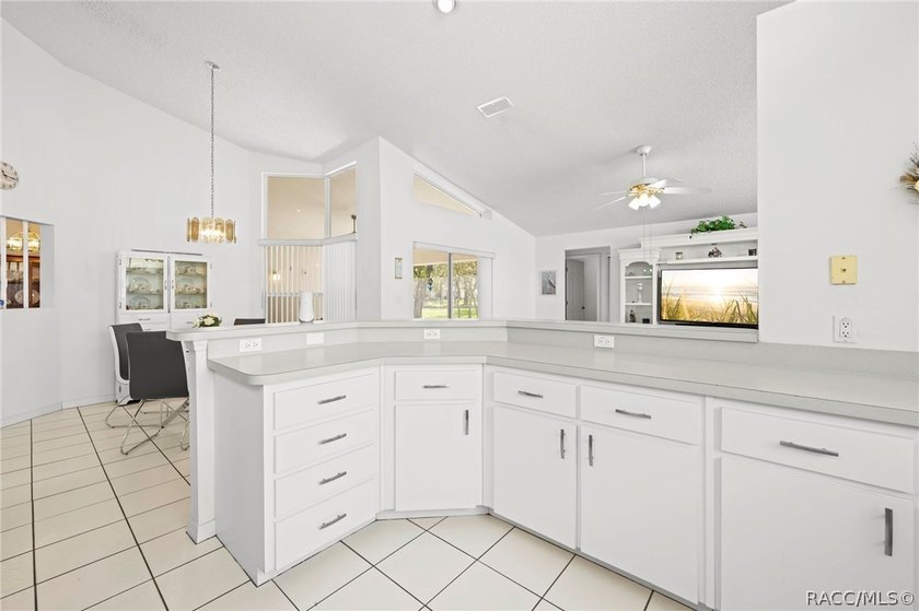 Priced to Sell! Move-in ready 3BR/2BA/2-car garage home in a - photo 21