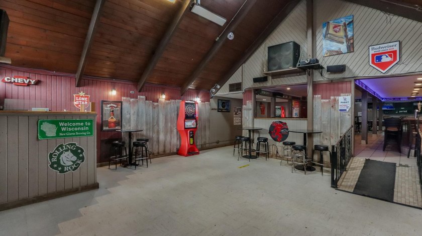 Iconic Wisconsin Sports Bar/Dance club located in the heart of - photo 8