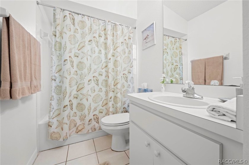 Priced to Sell! Move-in ready 3BR/2BA/2-car garage home in a - photo 36