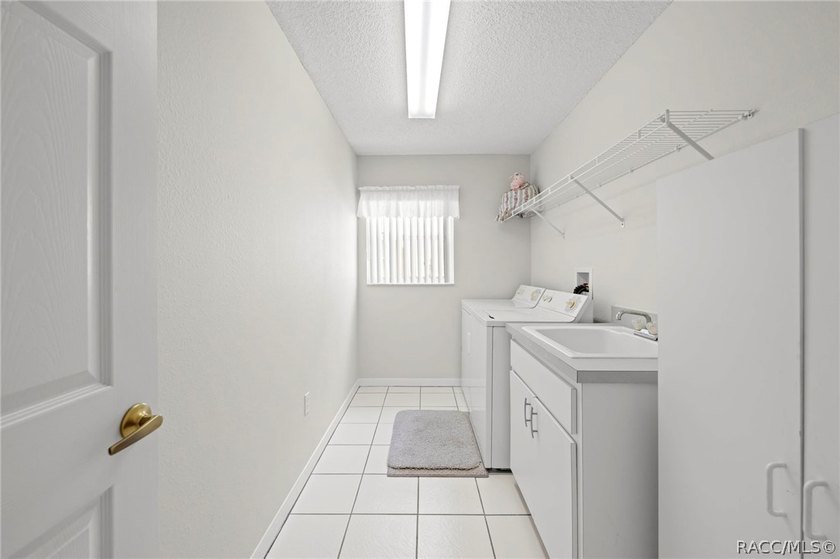 Priced to Sell! Move-in ready 3BR/2BA/2-car garage home in a - photo 40