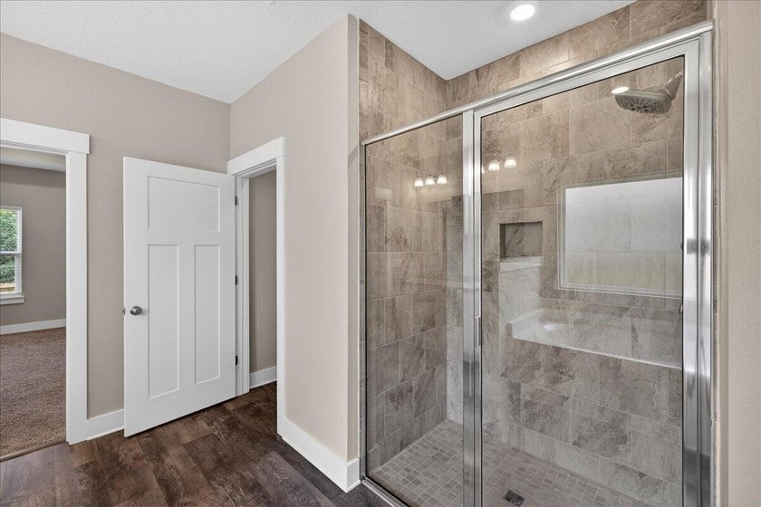 Nestled in a cul-de-sac, this beautifully built 2022 home offers - photo 34