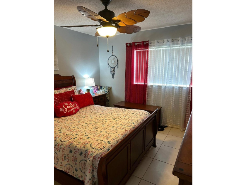 Welcome to this spacious 2 bedroom, 1 bath unit with relaxing - photo 9