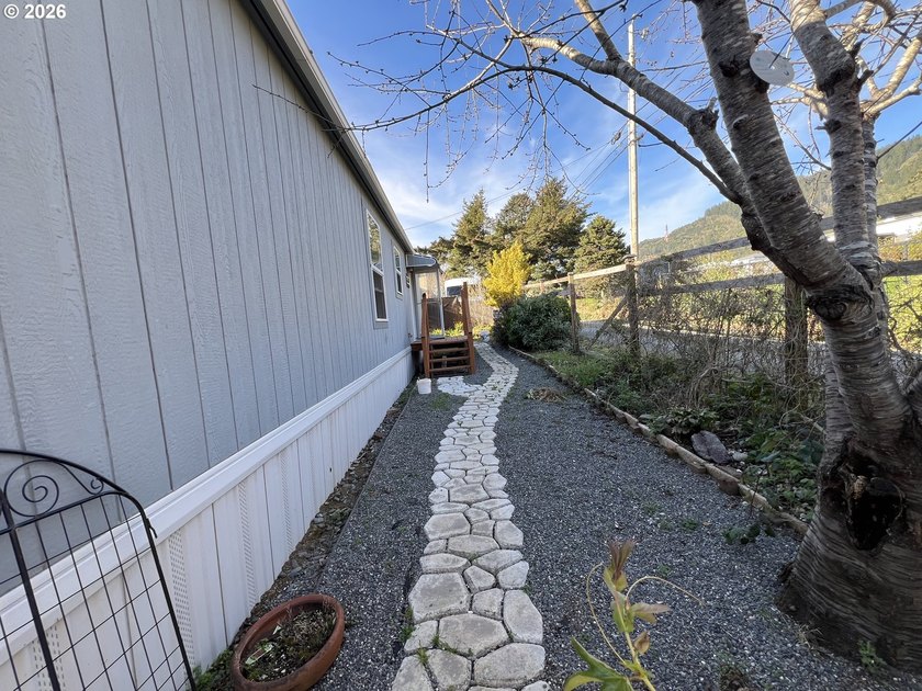 16126 Gustafson offers a warm and inviting slice of Oregon - photo 14