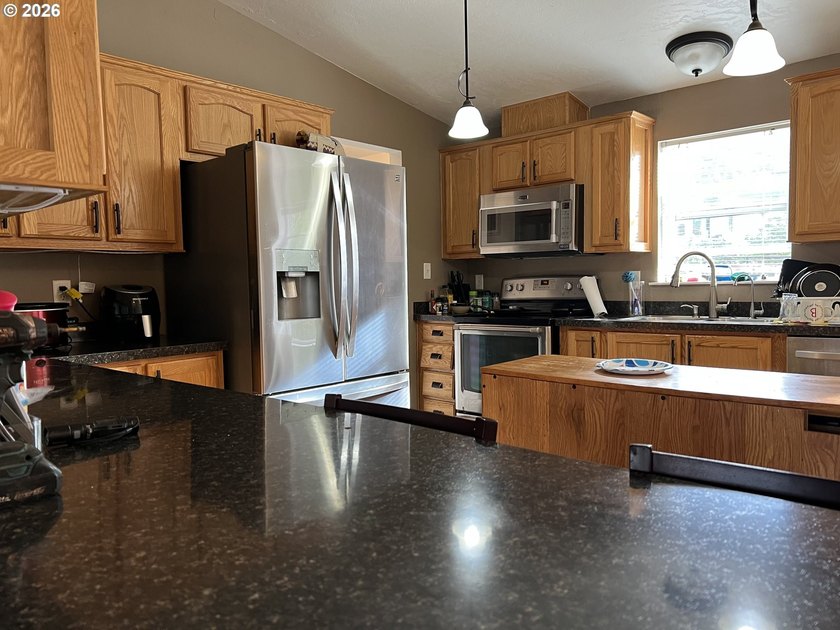 16126 Gustafson offers a warm and inviting slice of Oregon - photo 17
