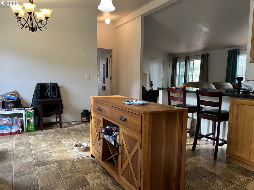 16126 Gustafson offers a warm and inviting slice of Oregon - photo 18