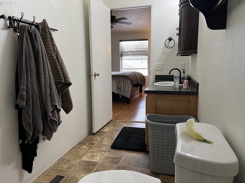 16126 Gustafson offers a warm and inviting slice of Oregon - photo 23