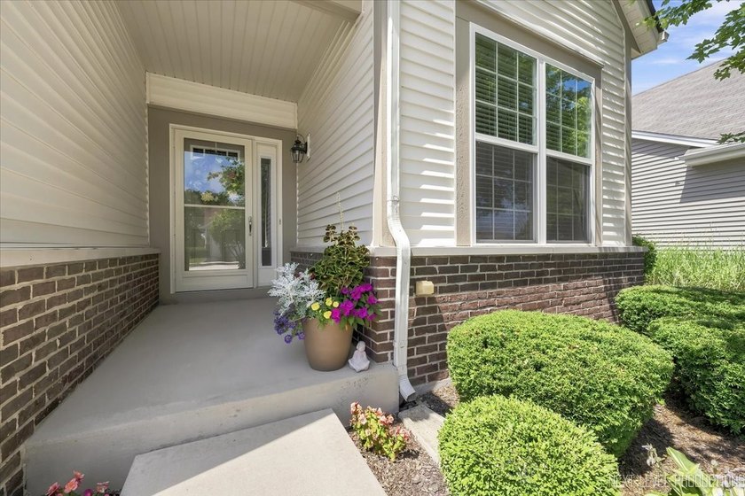 Enjoy carefree, low-maintenance living in this meticulously - photo 34