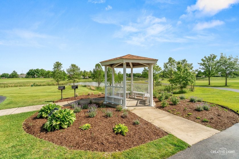 Enjoy carefree, low-maintenance living in this meticulously - photo 37